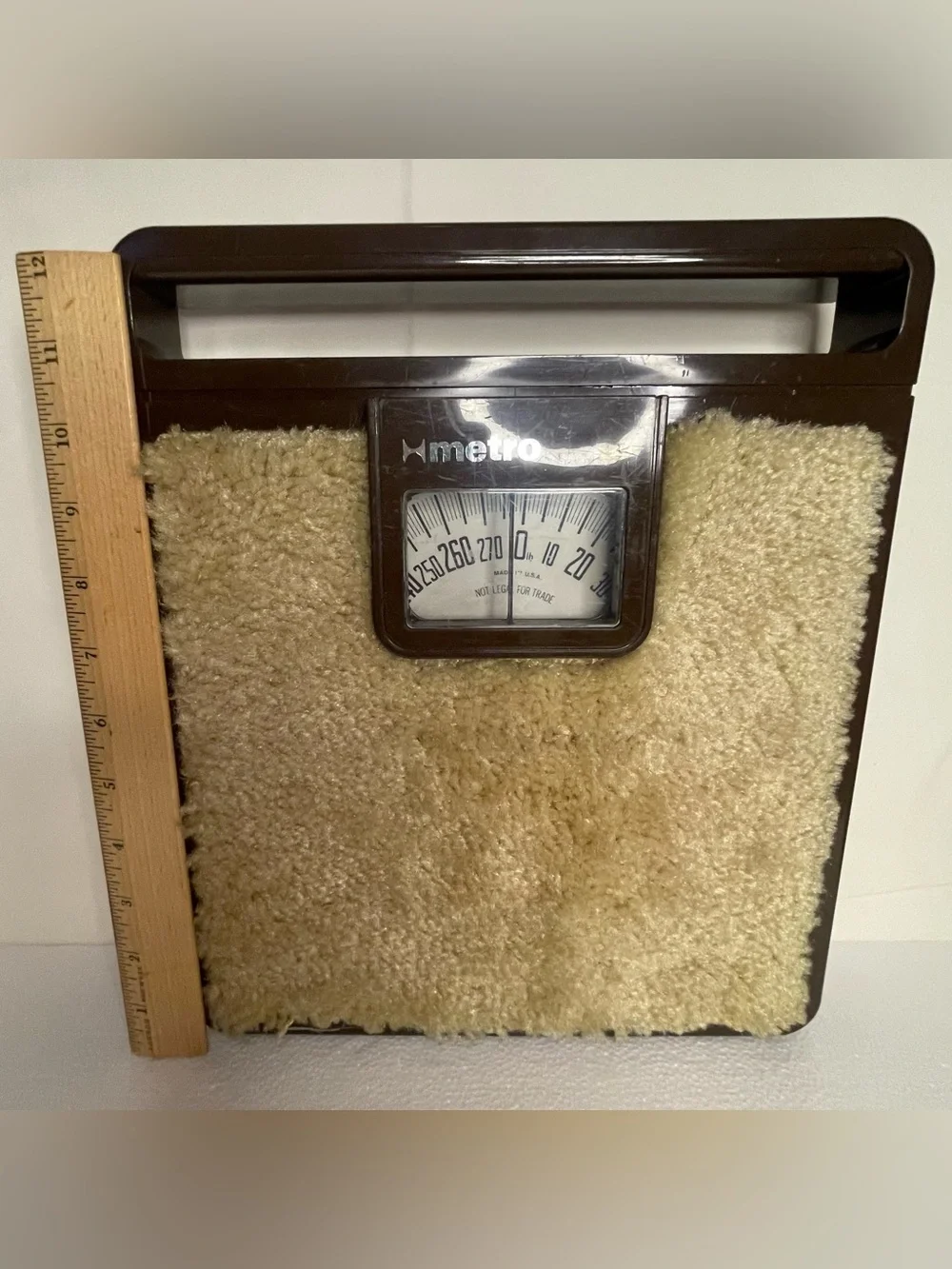 Vintage Metro Bathroom Carpeted Scale Brown Beige Shag Retro 70s USA Analog Dial